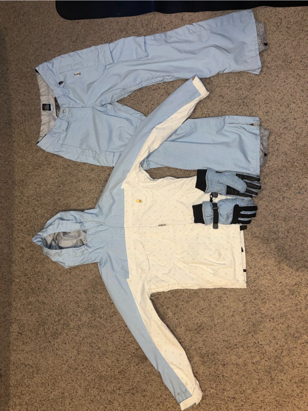 Y2K Women's Baby Blue and White DC Shoes Exotech 5000 Series Snowboard Outfit(M)